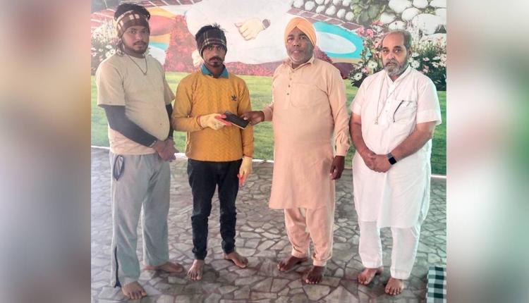 Honesty: ਠਾਣਾ ਸਿੰਘ ਇੰਸਾਂ ਦੀ ਇਮਾਨਦਾਰੀ ਦੀ ਹਰ ਪਾਸੇ ਚਰਚਾ, ਜਾਣੋ ਕੀ ਹੈ ਮਾਮਲਾ