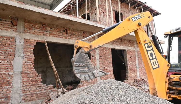 Bulldozer Action: ਪੰਚਕੂਲਾ ਵਿੱਚ ਗੈਰਕਾਨੂੰਨੀ ਕਾਲੋਨੀਆਂ ਖ਼ਿਲਾਫ਼ ਪ੍ਰਸ਼ਾਸਨ ਦਾ ਚੱਲਿਆ ਪੀਲਾ ਪੰਜਾ