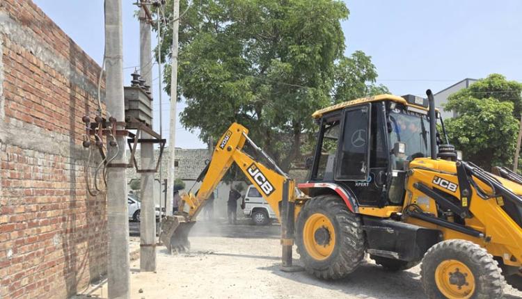  Bulldozer Action: ਅਣ ਅਧਿਕਾਰਿਤ ਕਲੋਨੀਆਂ ’ਤੇ ਚੱਲਿਆ ਪੀਲਾ ਪੰਜਾ