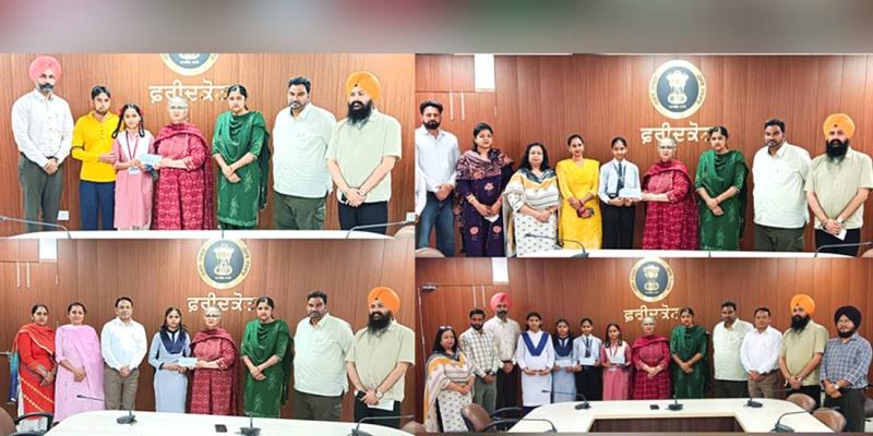8th Class Toppers: ਅੱਠਵੀਂ ਜਮਾਤ ਦੇ ਟਾਪਰ ਵਿਦਿਆਰਥੀਆਂ ਨੂੰ ਡਿਪਟੀ ਕਮਿਸ਼ਨਰ ਨੇ ਕੀਤਾ ਸਨਮਾਨਿਤ