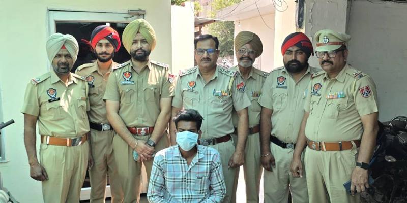 Amritsar Crime News: ਅੰਮ੍ਰਿਤਸਰ ਪੁਲਿਸ ਦੀ ਮੁਸਤੈਦੀ, ਮਹਿਲਾ ਦਾ ਪਰਸ ਲੈ ਕੇ ਭੱਜਣ ਵਾਲਾ ਲੁਟੇਰਾ ਗ੍ਰਿਫ਼ਤਾਰ