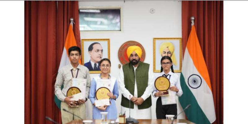 CM Bhagwant Mann: ਮੁੱਖ ਮੰਤਰੀ ਭਗਵੰਤ ਮਾਨ ਨੇ 10ਵੀਂ ਜਮਾਤ ਦੇ ਟਾਪਰਾਂ ਨਾਲ ਕੀਤੀ ਮੁਲਾਕਾਤ