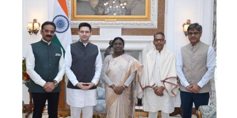 Raghav Chadha: ਰਾਘਵ ਚੱਢਾ ਨੇ ਰਾਸ਼ਟਰਪਤੀ ਨਾਲ ਮੁਲਾਕਾਤ ਕੀਤੀ, ਕਿਹਾ-ਪੰਜਾਬ ਸਰਕਾਰ ਕਰ ਰਹੀ ਹੈ ਏਜੰਸੀਆਂ ਦੀ ਦੁਰਵਰਤੋਂ 