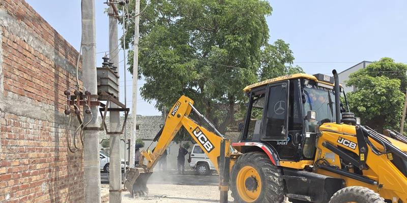  Bulldozer Action: ਅਣ ਅਧਿਕਾਰਿਤ ਕਲੋਨੀਆਂ ’ਤੇ ਚੱਲਿਆ ਪੀਲਾ ਪੰਜਾ