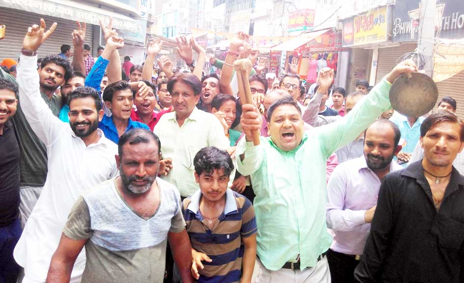 GST Protest, Traders, fight against central govt.