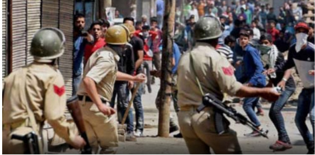 Jammu Kashmir, Attack CRPF Stone Blocks, top news
