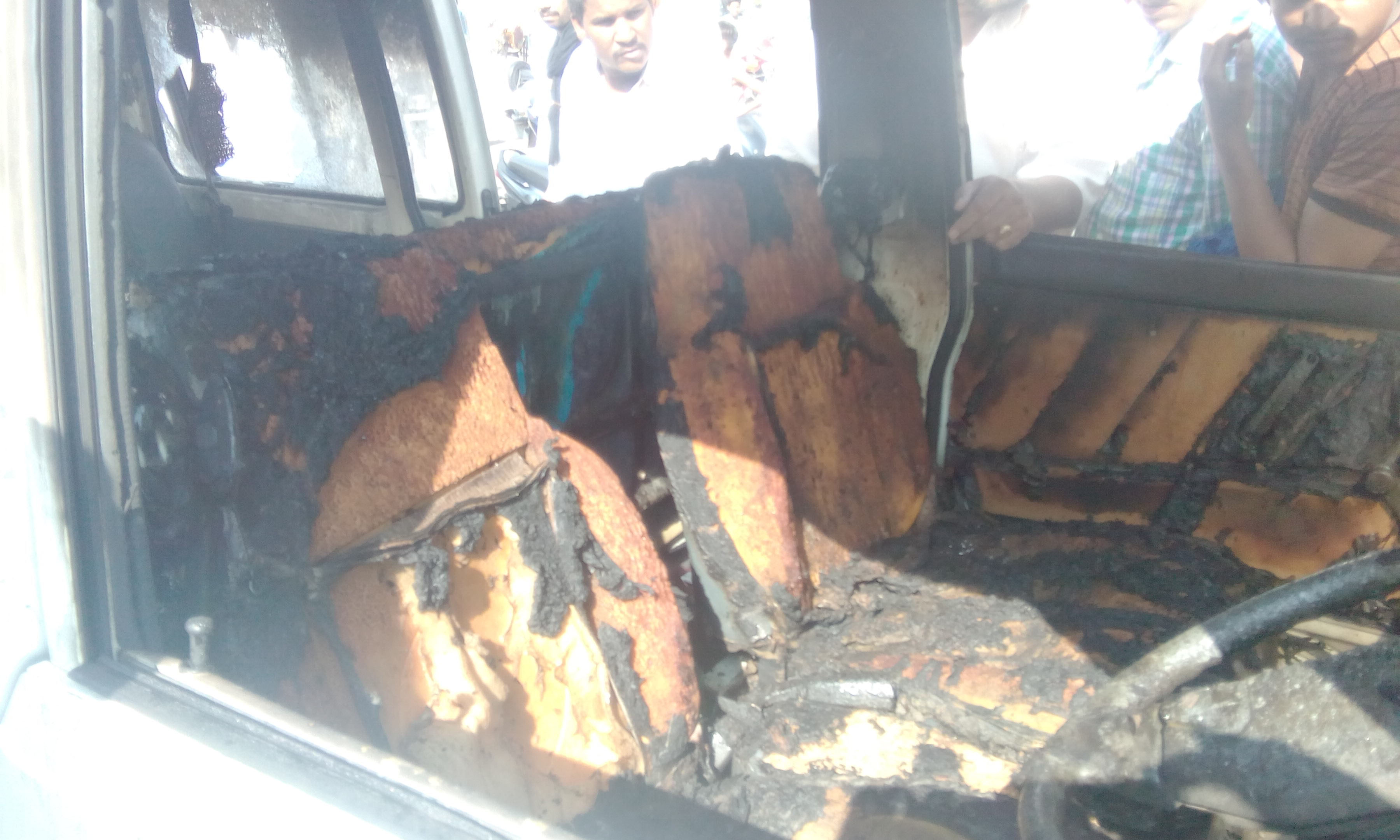 Maruti, Van, Fire, Five Injured, Including, Children
