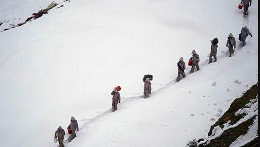 Snow falling, Seach, Missing Soldiers, kashmir