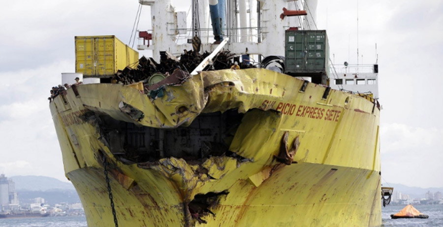 Ship, Crash, Philippines, 7Dead