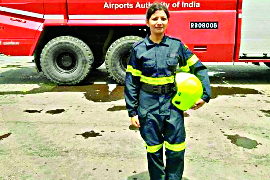 First, Woman, Fire, Fighter, Airport, Formed