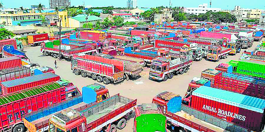 Trucks, Carrying, Breaks, Punjab
