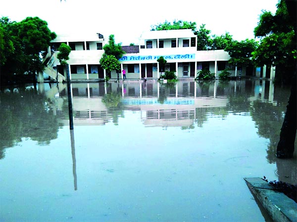Government, School, Koli, Submerged, Water, Three, Days