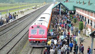 Rail, Services, Kashmir, Canceled, Second, Day