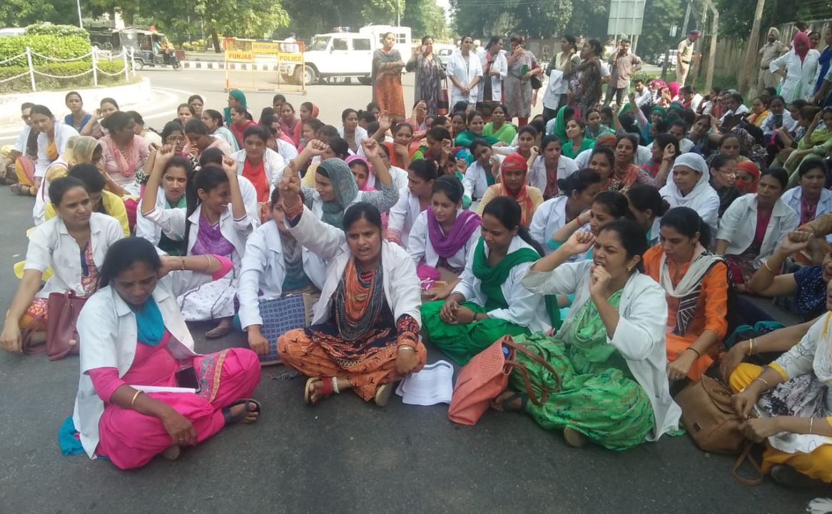 Only Two Nurses, Dharna, Reached, Gates, Moti Mahal, Chor Road
