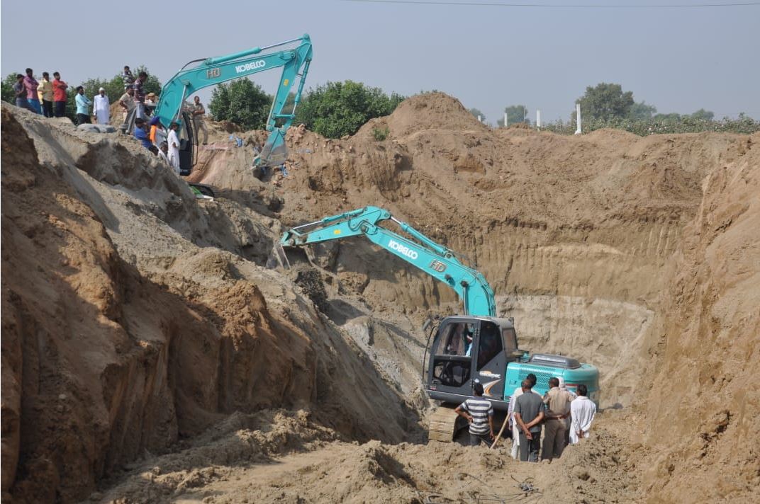 Death, Raj Misri, Soil Clogging During, Thoroughfare