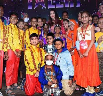 Aishwarya, Children Suffering From Cancer