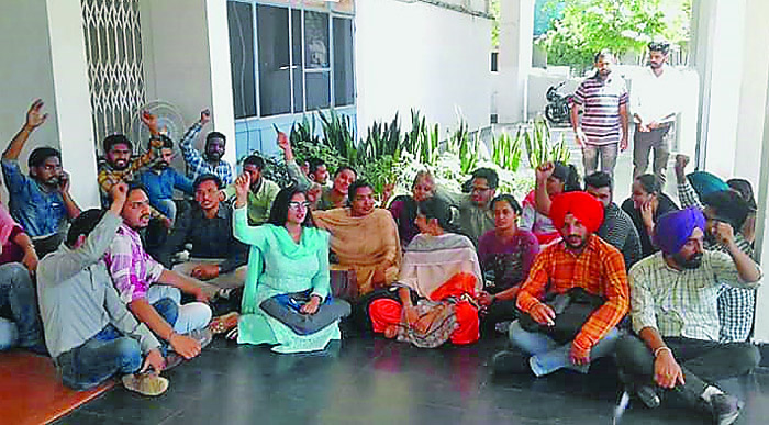 Kamaljeet Kaur, Hunger Strike, Students, Hindi department