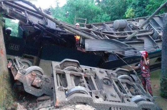 Four dead, Train Accident, Bangladesh, ਰੇਲ ਹਾਦਸੇ