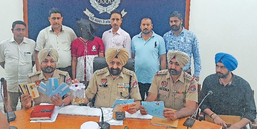 Drug Smuggler, Rs 10 Lakh, Gold, Heroin Control