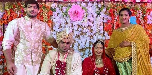 Babita, Married, Vivek