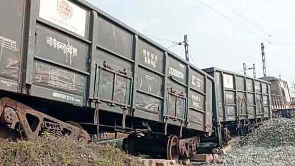 Train Derailed Sachkahoon