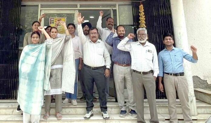 LIC LIC Employees Protest