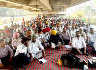Electricity Workers Protest: ਪੰਜਾਬ ਸਰਕਾਰ ਵੱਲੋਂ ਜ਼ਮੀਨਾਂ ਵੇਚਣ ਤੇ ਕੇਂਦਰ ਸਰਕਾਰ ਦੇ ਬਿਜਲੀ ਸੋਧ ਬਿੱਲ ਖਿਲਾਫ਼ ਸੜਕਾਂ ’ਤੇ ਉੱਤਰੇ ਬਿਜਲੀ ਕਾਮੇ Electricity-Workers-Protest