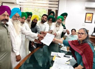 Faridkot News: ਸੰਯੁਕਤ ਕਿਸਾਨ ਮੋਰਚਾ ਜ਼ਿਲ੍ਹਾ ਫ਼ਰੀਦਕੋਟ ਵੱਲੋਂ ਮੰਗਾਂ ਸਬੰਧੀ ਡਿਪਟੀ ਕਮਿਸ਼ਨਰ ਨੂੰ ਦਿੱਤਾ ਮੰਗ-ਪੱਤਰ Faridkot News