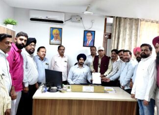 journalists Protest: ਪੱਤਰਕਾਰਾਂ ਨੇ ਅਖ਼ਬਾਰਾਂ ਦੇ ਵਾਹਨਾਂ ਨੂੰ ਰੋਕਣ ਦਾ ਕੀਤਾ ਵਿਰੋਧ journalists Protest