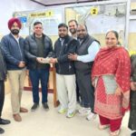 Honesty: ਬੈਂਕ ਸਟਾਫ ਨੇ ਦਿਖਾਈ ਇਮਾਨਦਾਰੀ, ਦੋ ਲੱਖ ਅਸਲ ਮਾਲਿਕ ਨੂੰ ਸੌਂਪਿਆ Honesty