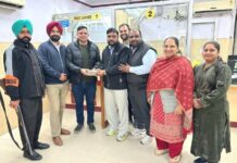 Honesty: ਬੈਂਕ ਸਟਾਫ ਨੇ ਦਿਖਾਈ ਇਮਾਨਦਾਰੀ, ਦੋ ਲੱਖ ਅਸਲ ਮਾਲਿਕ ਨੂੰ ਸੌਂਪਿਆ Honesty