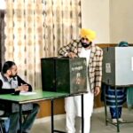 CM Bhagwant Mann: ਮੁੱਖ ਮੰਤਰੀ ਭਗਵੰਤ ਸਿੰਘ ਮਾਨ ਨੇ ਪਤਨੀ ਸਮੇਤ ਮੰਗਵਾਲ ’ਚ ਪਾਈ ਵੋਟ CM Bhagwant Mann