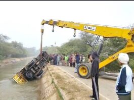 Canal Accident: ਨਹਿਰ ’ਚ ਡਿੱਗੀ ਸਵਾਰੀਆਂ ਨਾਲ ਭਰੀ ਪਿਕਅੱਪ, ਜਾਨੀ ਨੁਕਸਾਨ ਤੋਂ ਬਚਾਅ Canal Accident