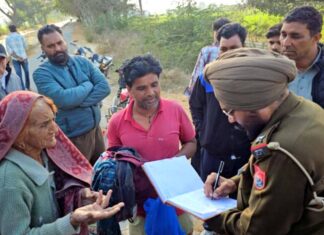 Canal Accident: ਬੱਚਿਆਂ ਸਮੇਤ ਪਰਿਵਾਰ ਨਹਿਰ ’ਚ ਡਿੱਗਿਆ,ਆਸ-ਪਾਸ ਦੇ ਲੋਕਾਂ ਨੇ ਕੱਢਿਆ ਬਾਹਰ ਤੇ ਇੱਕ ਬੱਚੇ ਦੀ ਭਾਲ ਜਾਰੀ Canal Accident