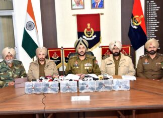 Crime News Punjab: ਸਰਹੱਦ ਪਾਰੋਂ ਗੈਰ-ਕਾਨੂੰਨੀ ਹਥਿਆਰਾਂ ਦੇ ਮਾਡਿਊਲ ਨਾਲ ਜੁੜੇ ਦੋ ਵਿਅਕਤੀ 6 ਆਧੁਨਿਕ ਹਥਿਆਰਾਂ ਸਮੇਤ ਕਾਬੂ Crime News Punjab