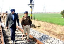 Railway Track Blast Punjab: ਡੀਆਈਜੀ ਨਾਨਕ ਸਿੰਘ ਨੇ ਰੇਲਵੇ ਟਰੈਕ ’ਤੇ ਹੋਏ ਧਮਾਕੇ ਦੀ ਘਟਨਾ ਦਾ ਲਿਆ ਜਾਇਜ਼ਾ Railway Track Blast Punjab