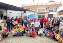 Social Service: ਭਾਰਤ ਵਿਕਾਸ ਪ੍ਰੀਸ਼ਦ ਵੱਲੋਂ ਨਵੇਂ ਸਾਲ ਦੀ ਖੁਸ਼ੀ ’ਚ ਲੇਬਰ ਨੂੰ ਵੰਡੇ ਕੰਬਲ ਅਤੇ ਗਊਆਂ ਲਈ ਗੁੜ ਕੀਤਾ ਦਾਨ Social Service