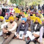 AAP Protest: ਕਾਂਗਰਸੀਆਂ ਦੀ ਗਲਤ ਬਿਆਨਬਾਜ਼ੀ ਦੇ ਵਿਰੋਧ ਵਿੱਚ ਆਪ ਵੱਲੋਂ ਰੋਸ ਧਰਨਾ AAP Protest