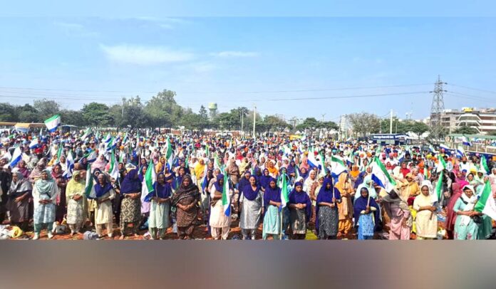 Farmers News Farmers News: ਸ਼ੁਭਕਰਨ ਸਿੰਘ ਦੀ ਦੂਜੀ ਬਰਸੀ: ਕਿਸਾਨਾਂ ਨੇ ਕਿਸਾਨਾਂ-ਮਜ਼ਦੂਰਾਂ ਦੇ ਹੱਕਾਂ ਦੀ ਲੜਾਈ ਜਾਰੀ ਰੱਖਣ ਦਾ ਲਿਆ ਅਹਿਦ