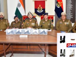 Illegal Arms Smuggling: ਸਰਹੱਦ ਪਾਰੋਂ ਗੈਰ-ਕਾਨੂੰਨੀ ਹਥਿਆਰਾਂ ਦੀ ਤਸਕਰੀ ਕਰਦੇ ਦੋ ਵਿਅਕਤੀਆਂ ਪੰਜ ਆਧੁਨਿਕ ਪਿਸਤੌਲਾਂ ਸਮੇਤ ਕਾਬੂ Illegal Arms Smuggling
