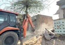 Punjab Police Action: ਨਸ਼ਾ ਤਸਕਰ ਵੱਲੋਂ ਸਰਕਾਰੀ ਥਾਂ ’ਤੇ ਬਣਾਇਆ ਘਰ ਪੁਲਿਸ ਨੇ ਢਾਹਿਆ Punjab-Police-Action