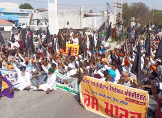 Sangrur News: ਚੌਕੀਦਾਰਾਂ ਵੱਲੋਂ ਮੁੱਖ ਮੰਤਰੀ ਦੀ ਰਿਹਾਇਸ਼ ਨੇੜੇ ਕੀਤਾ ਜ਼ੋਰਦਾਰ ਰੋਸ ਪ੍ਰਦਰਸ਼ਨ Sangrur News