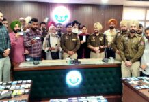 Fatehgarh Sahib News: ਕਰੀਬ 70 ਲੱਖ ਰੁਪਏ ਕੀਮਤ ਦੇ ਚੋਰੀ ਅਤੇ ਗੁੰਮ ਹੋਏ 300 ਮੋਬਾਇਲ ਅਸਲ ਮਾਲਕਾਂ ਨੂੰ ਸੌਂਪੋ : ਜ਼ਿਲ੍ਹਾ ਪੁਲਿਸ ਮੁਖੀ Fatehgarh Sahib News