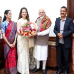Kangana Ranaut Birthday: ਕੰਗਨਾ ਰਣੌਤ ਨੇ ਆਪਣੇ ਜਨਮਦਿਨ ‘ਤੇ ਆਪਣੇ ਪਰਿਵਾਰ ਨਾਲ ਪ੍ਰਧਾਨ ਮੰਤਰੀ ਮੋਦੀ ਨਾਲ ਕੀਤੀ ਮੁਲਾਕਾਤ Kangana Ranaut Birthday