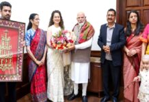 Kangana Ranaut Birthday: ਕੰਗਨਾ ਰਣੌਤ ਨੇ ਆਪਣੇ ਜਨਮਦਿਨ ‘ਤੇ ਆਪਣੇ ਪਰਿਵਾਰ ਨਾਲ ਪ੍ਰਧਾਨ ਮੰਤਰੀ ਮੋਦੀ ਨਾਲ ਕੀਤੀ ਮੁਲਾਕਾਤ Kangana Ranaut Birthday
